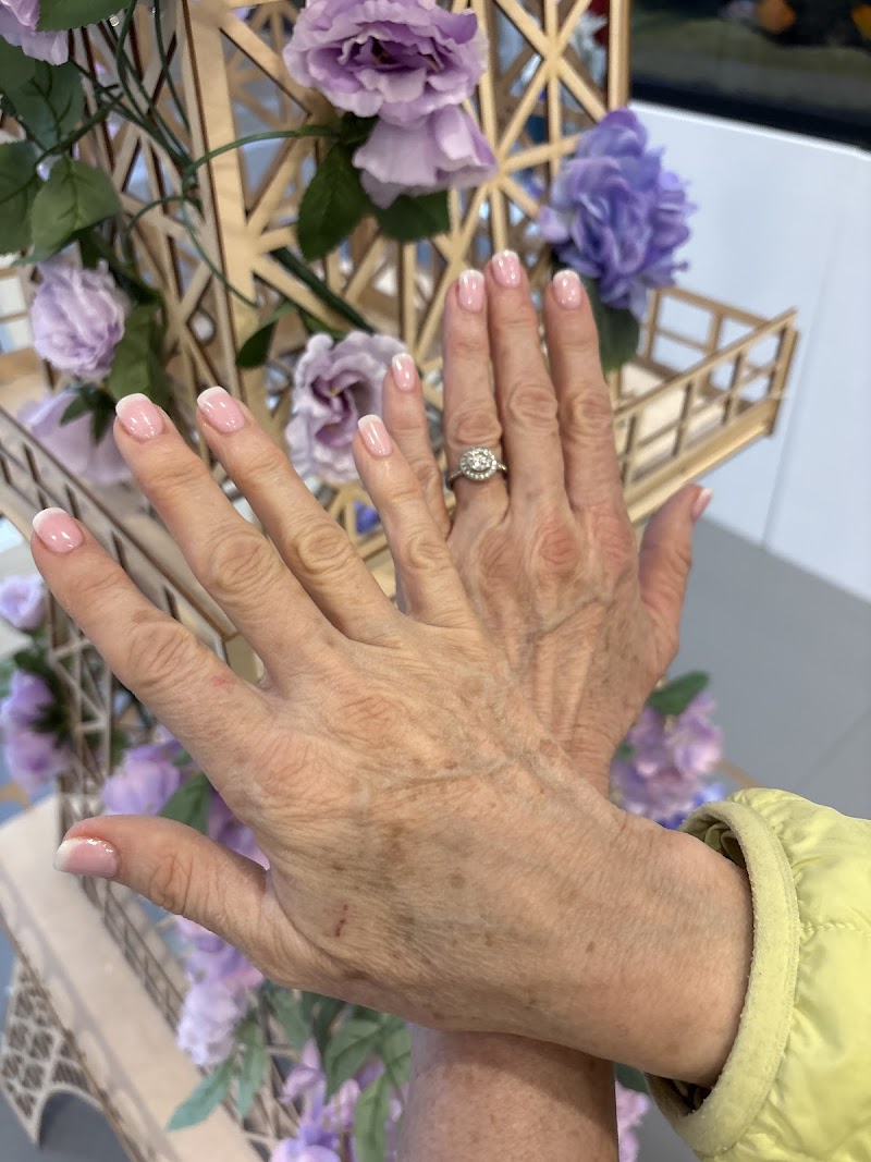 Classic pink manicure with Eiffel Tower decor